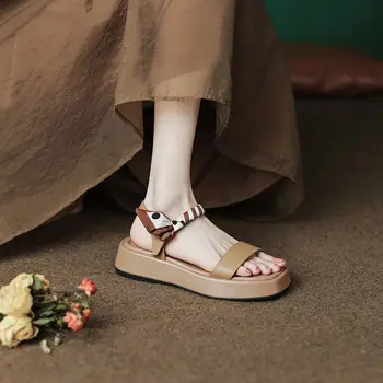 Chaussures de Wedge Plate-forme Imperméable à l'eau l'Été 2023 Un Mot Sandales pour Femmes Beige Chaussures de Dames du Travail de Bureau avec Support Talons Vente