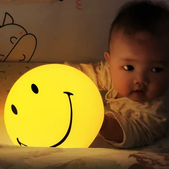 Creative Visage Souriant Lampe Enfants à Dormir la Lumière de Nuit de la Chambre à coucher Chevet Décoration de Synchronisation de la Télécommande d'Alimentation de la Lampe