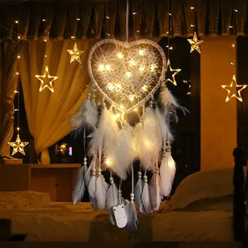 Dream Catcher Avec LED String Creux Cerceau en Forme de Coeur Pendentif Plumes à la Main de la Nuit de la Lumière sur le Mur de Décoration de Cadeau