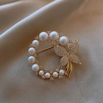 Les femmes de la Perle et Strass Broche Ronde Baroque 2022 Nouvelle Mode Élégante Papillon Broche Broche Partie des Accessoires de Cadeau de Mariage